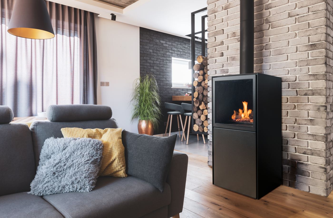 Planika - Free standing fireplace - SCANDI REMOTE