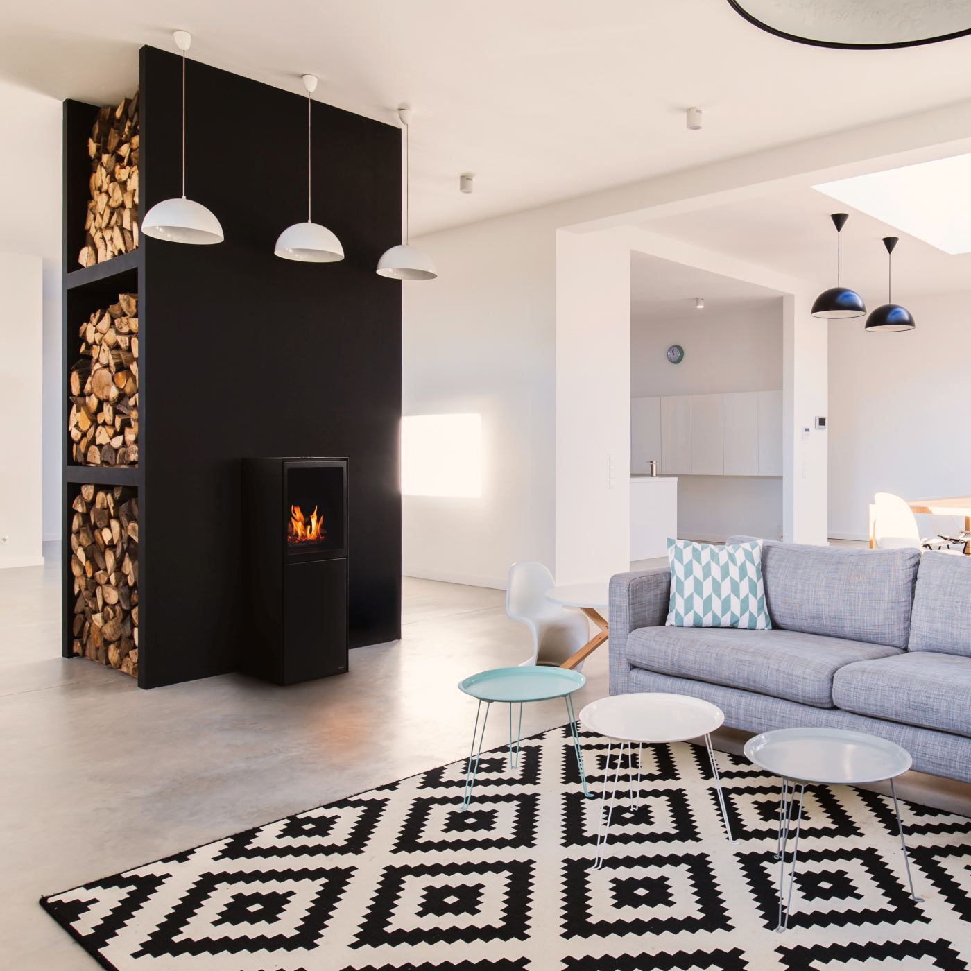 Planika - Free standing fireplace - SCANDI REMOTE