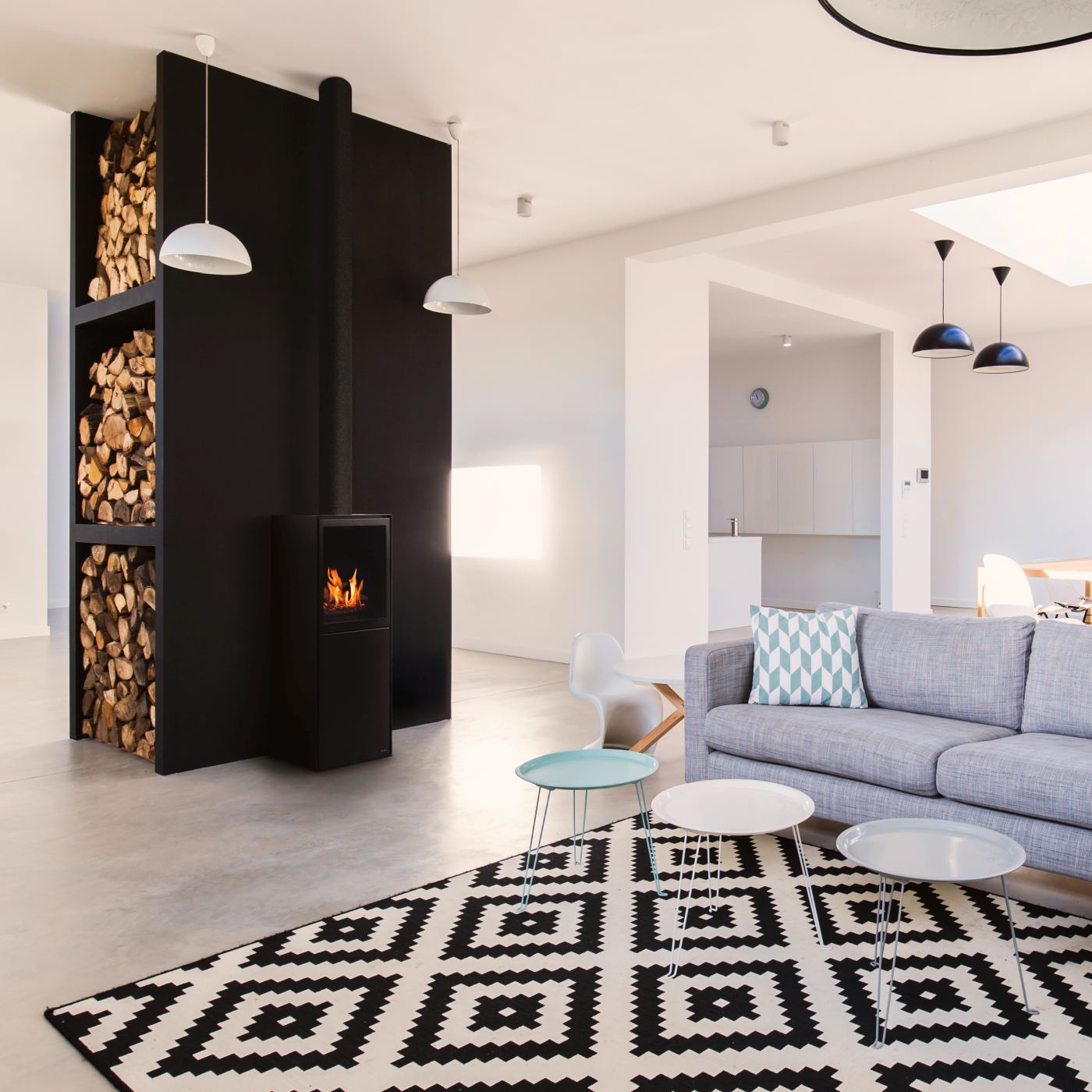 Planika - Free standing fireplace - SCANDI REMOTE